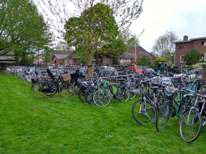 Parkkunst-2019-Alphen aan den Rijn-Koningsdag-Park-Rijnstroom-DR Producties-Maxima-Fietsenstalling